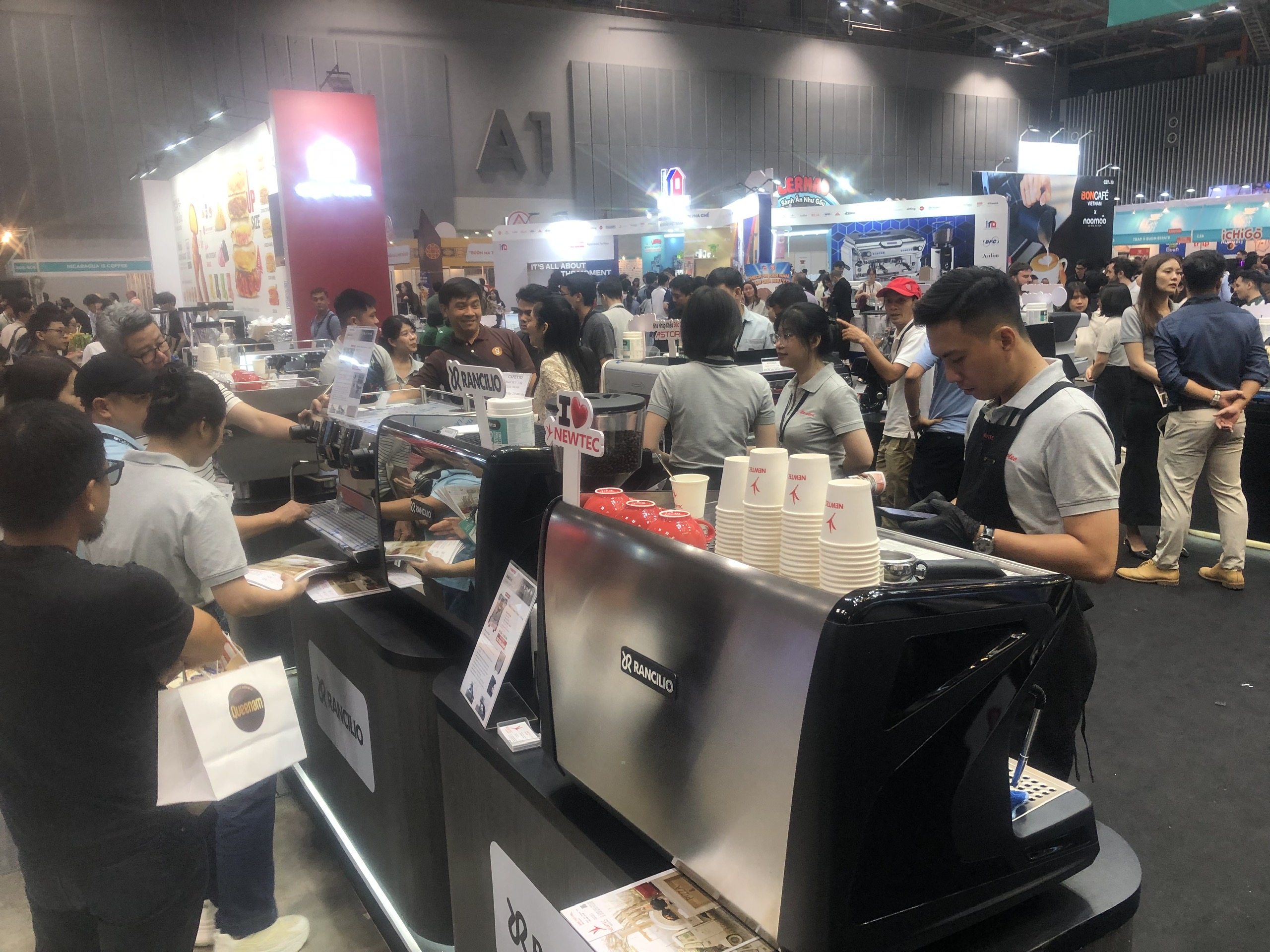 Cafe Show & Tea Show Vietnam 2026 khai mạc: Từ quầy bar Việt Nam đến đấu trường quốc tế